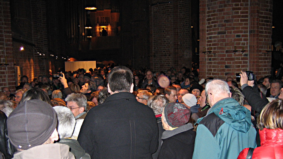In Hannover demonstrieren Menschenmassen gegen Pegida und Hagida