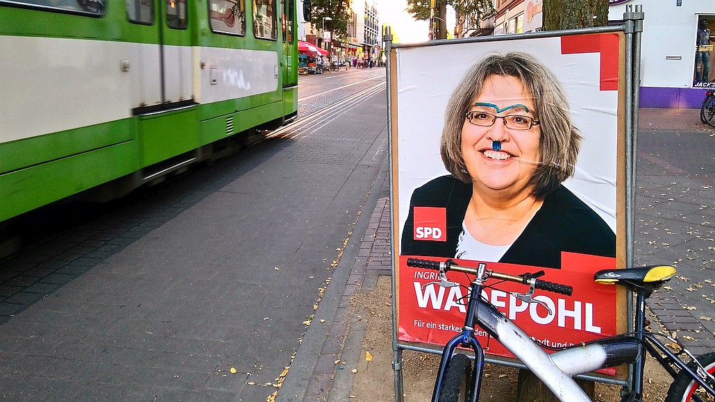 Wahlplakat zur Kommunalwahl Niedersachsen 2016 der SPD in Linden verunstaltet