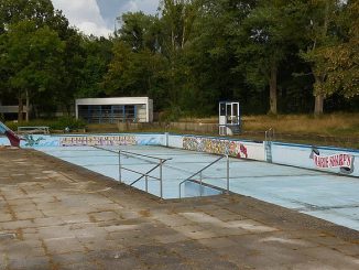Fössebad, leeres Freibadbecken
