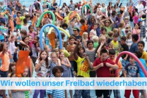 Bild protestierende Kinder im leeren Freibadbecken vom Fössebad