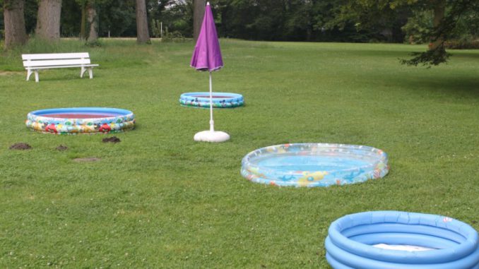 Liegewiese Fössebad mit 4 aufblasbaren Planschbecken