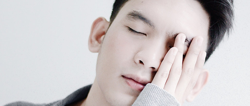 Junger Mann, entspannt