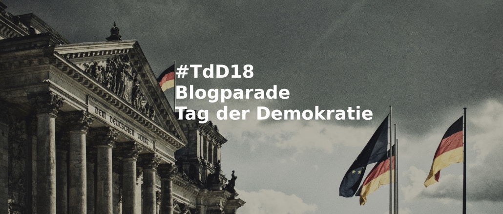 Blogparade Reichstag Berlin, Fassade, Dem Deutschen Volke, davor Deutschland- und Europafahnen